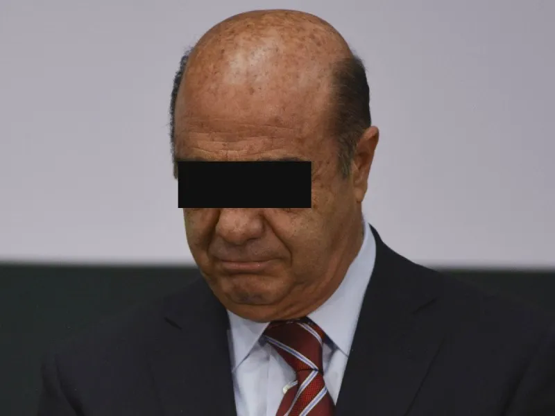 Jesús Murillo Karam es trasladado al Instituto Nacional de Cardiología