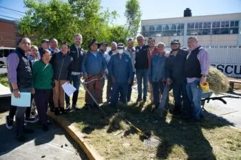 Acude Pepe Chedraui a jornada de mantenimiento integral en la Plaza Principal de Agua Santa