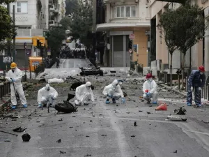 Se registra atentado en Grecia; coche bomba estalla frente a banco