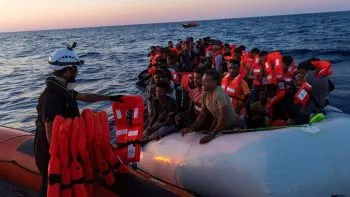 Italia recibe este fin de semana a más de mil migrantes en sus costas