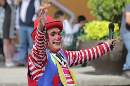 Payasos tenían permisos para trabajar en los alrededores del zócalo