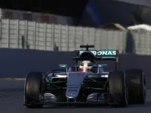 Mercedes no anunciará nuevo piloto antes de enero