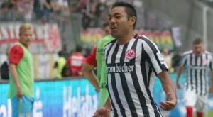 Marco Fabián anota en triunfo del Eintracht  contra el Bayer  de Chicharito