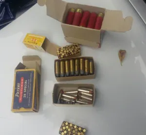 Aprehenden a dos sujetos por portación de armas