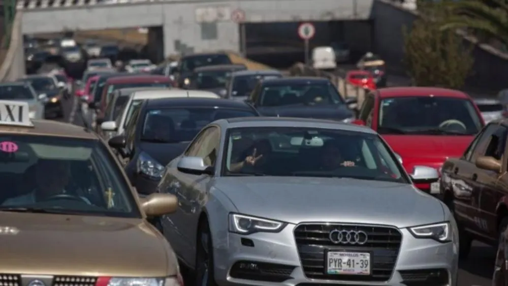 Vehículos con placas foráneas, los de peor conducta en la CDMX