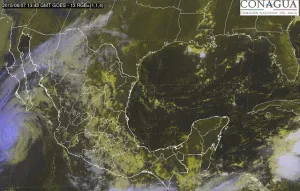 Huracán blanca desciende a categoría 2; seguirán lluvias