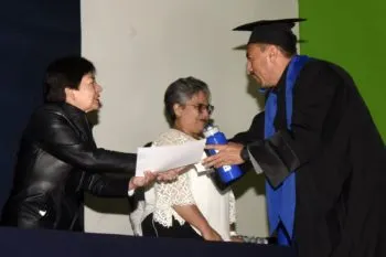 Primera generación de la Universidad para Adultos de la BUAP concluye sus estudios universitarios