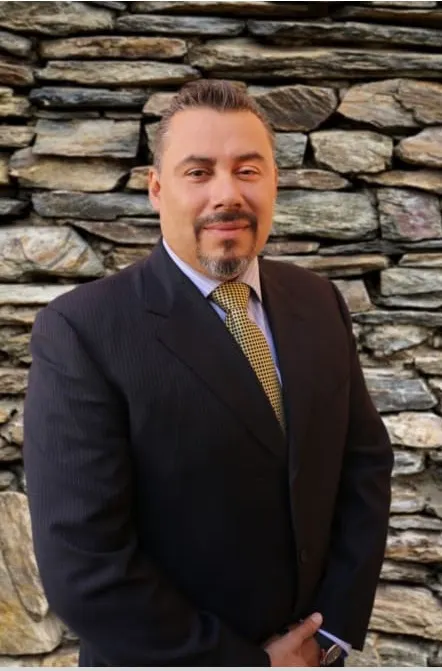 Maestro en Derecho Fernando Fierro Arana.