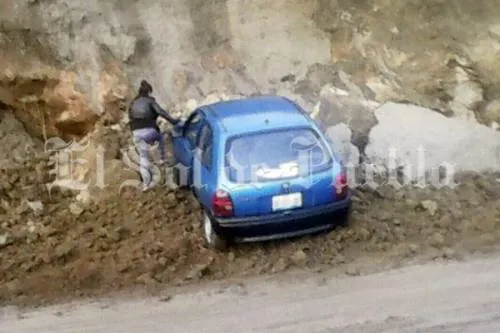 Se estrella automovilista en el Periférico Ecológico