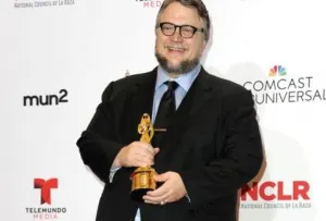 Homenajean a Guillermo del Toro en Premios Alma