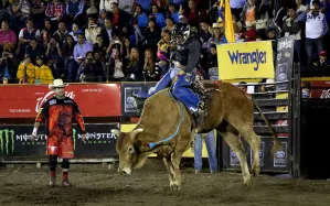 Con éxito se realiza primera fecha de Cuernos Chuecos en Feria de Puebla