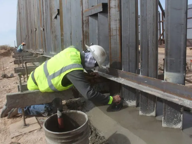 Pese a orden de Biden, continúa construcción del muro de Trump