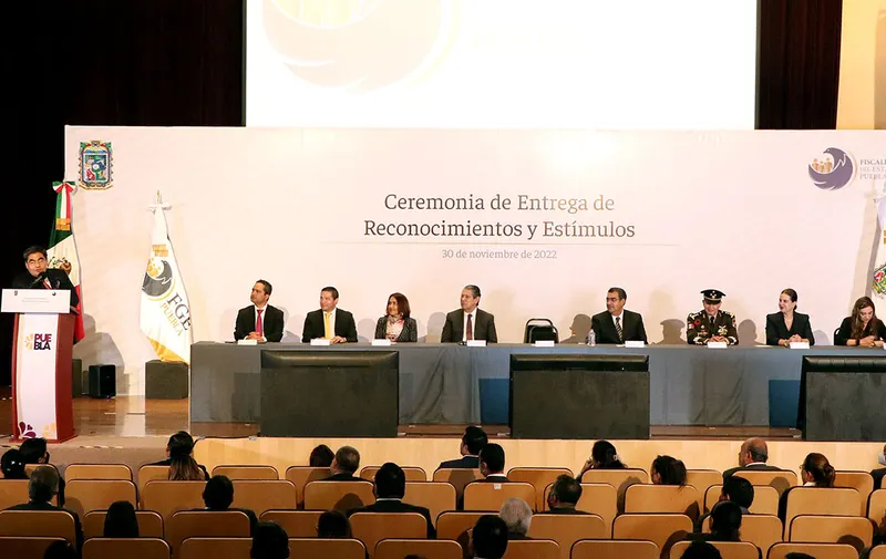 fge-puebla-entrega-reconocimientos