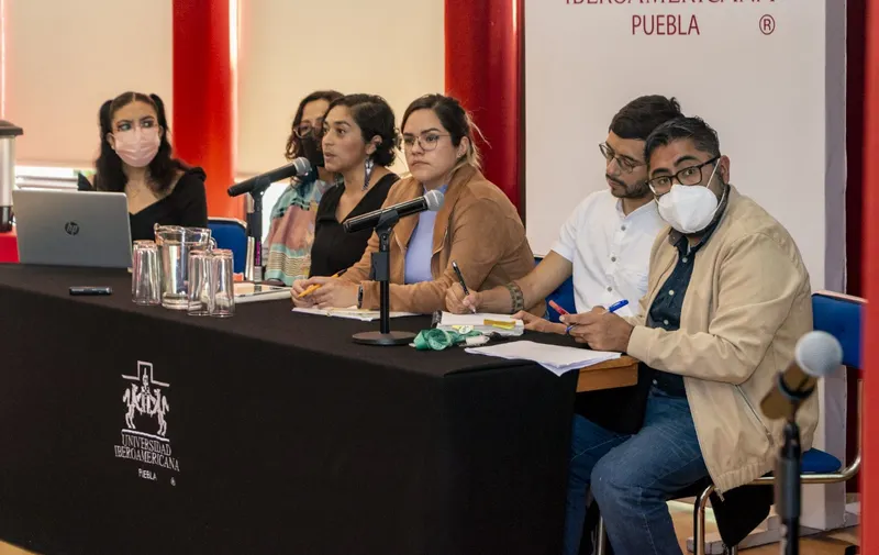 Panel con periodistas Ibero Puebla