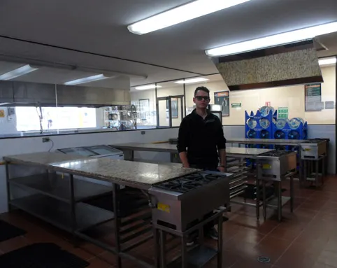 Concurso Cocinero del Año premia a egresado del IEU con estancia en España