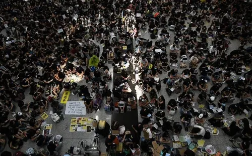Twitter y Facebook acusan a China de usar cuentas falsas para socavar protestas en Hong Kong