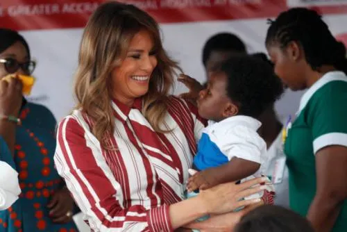 Melania Trump llega a Ghana, primera escala de su gira por África
