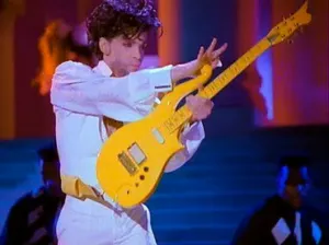 Guitarra de Prince es vendida en casi 140 mil dólares