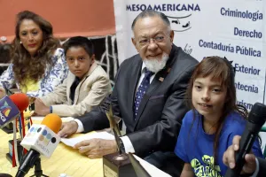 Universidad Mesoamericana reconoce a estudiantes poblanos