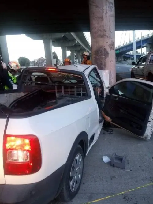 Una persona prensada, saldo de accidente en la México-Puebla, a la altura de La María