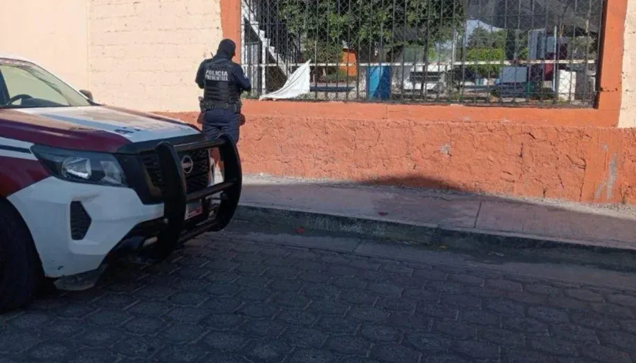 Hallan manta con amenazas cerca de una escuela en Atlixco; autoridades investigan