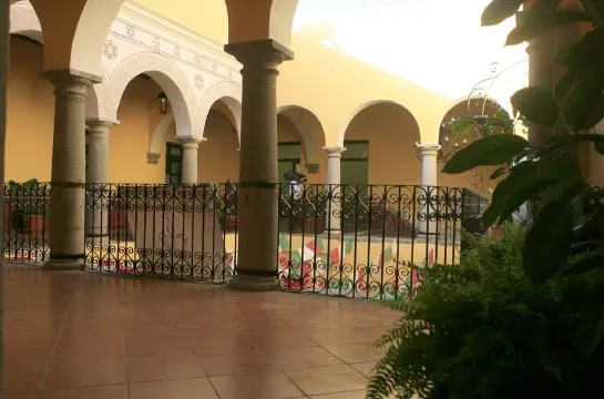 Expulsan sin justificación a 150 alumnos de la prepa Zapata