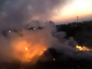 Se registra incendio en lote baldío de Coacalco