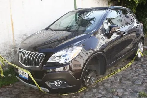 Falta de plumas en estacionamientos de plazas comerciales es la causa de robo de autopartes: Alonso