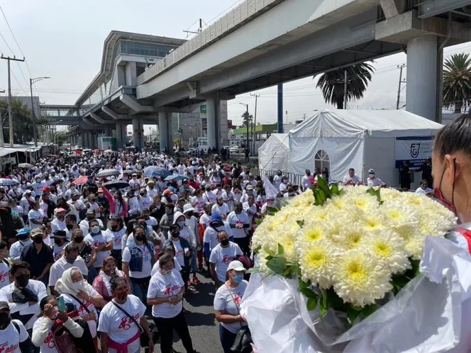 Realizan manifestación por tragedia en metro