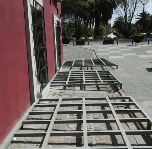 Gerente del Centro Histórico defiende a Hotel Cartesiano; dice que no se apoderó de la vía pública