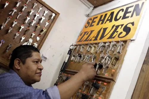 Credencialización de franeleros y cerrajeros debe analizarse desde todas las vertientes