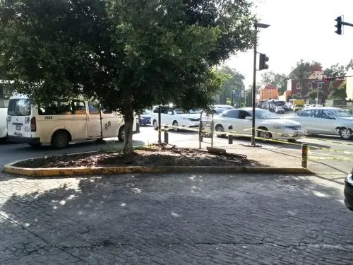 En riesgo transeúntes del bulevar 5 de mayo por obstrucción peatonal