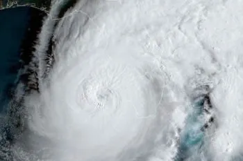 El huracán Ian toca tierra en Florida, con vientos de más de 240 km/h