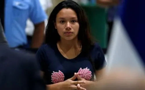 Tania ya espera en El Salvador los cuerpos de su esposo e hija ahogados en el río  Bravo