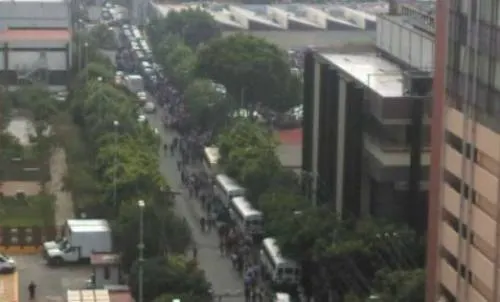 Evacuan Torre de Pemex por amenaza de bomba