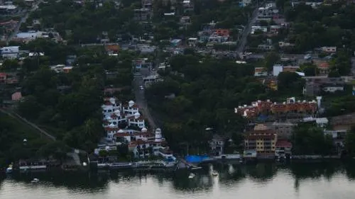 Mueren dos personas en accidente de paracaídas en Tequesquitengo