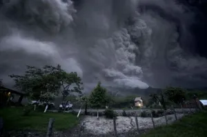 Emite Fonden declaratoria de emergencia por volcán de Colima