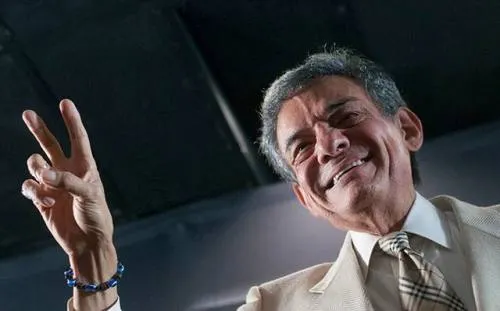 Nada de que estoy grave y menos que he muerto: José José