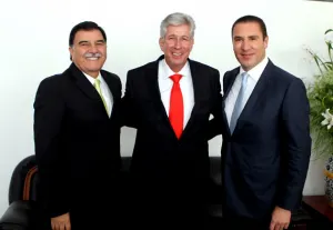 Moreno Valle acude a informe de González Zarur