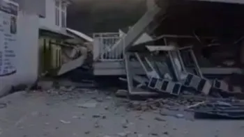Terremoto de magnitud 7.7 sacude Indonesia y activa alerta de tsunami