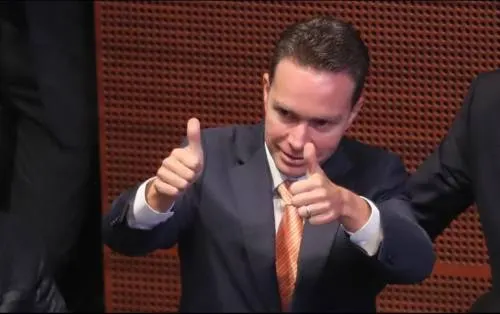 Manuel Velasco amanece como gobernador sustituto de Chiapas