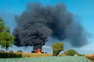 Arde otro ducto de PEMEX en Palmar de Bravo por toma clandestina
