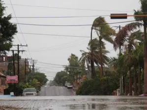 Huracán ‘Orlene’ se aleja del territorio mexicano