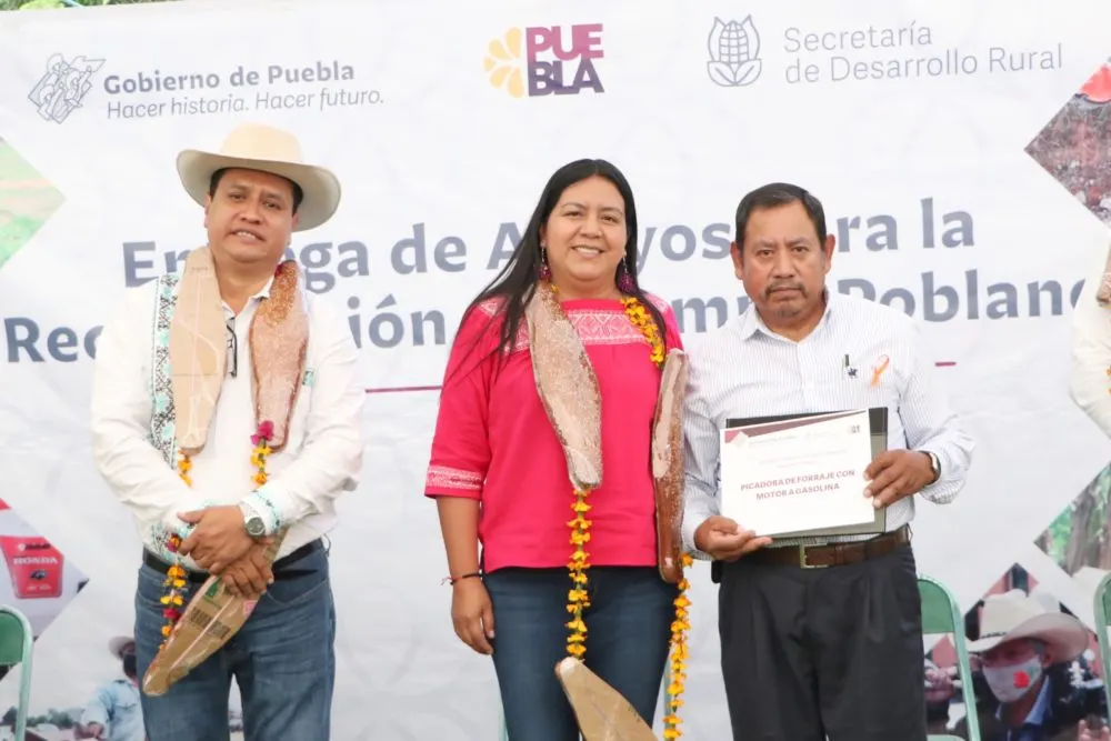 Entrega SDR apoyos para el campo poblano en Sierra Nororiental