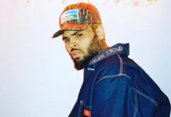 Chris Brown permanecerá detenido por agresión grave en Reino Unido