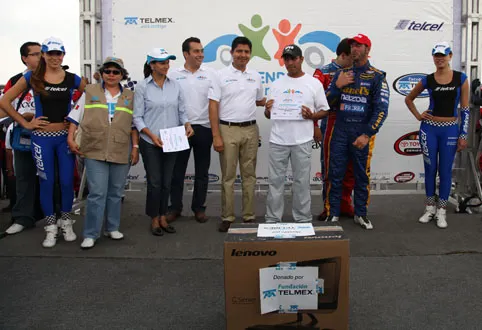 Recibe SMDIF 10 computadoras de Fundación Télmex