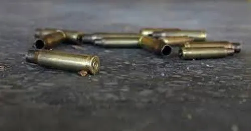 Hallan cuerpo de hombre atado de brazos en Tepanco de López