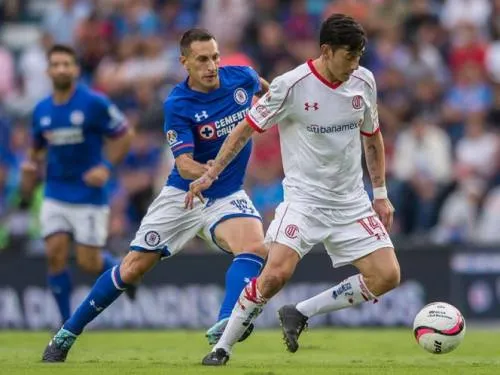 Cruz Azul domina, pero deja vivo al Diablo
