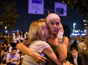 Turquía sufre triple atentado que cobra 36 vidas en terminal aérea