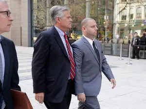 Por corrupción arrestan a senador de EEUU